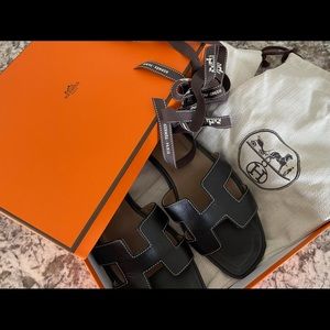 Very gently loved Hermès Oran Sandles